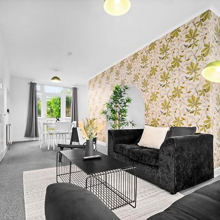 Stylish 3 Bedroom House - Parking - Garden - Great Barr - Netflix - Top Rated -121J Birmingham Exterior foto