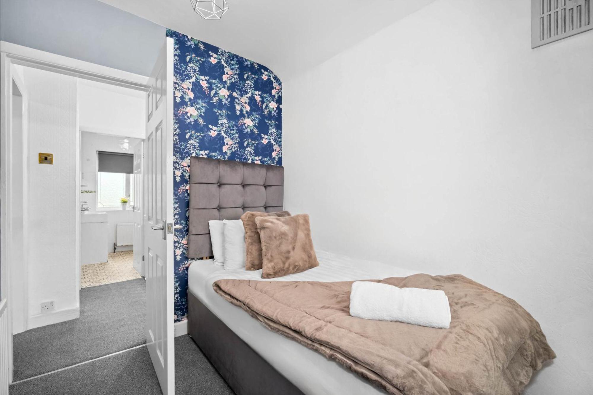 Stylish 3 Bedroom House - Parking - Garden - Great Barr - Netflix - Top Rated -121J Birmingham Exterior foto